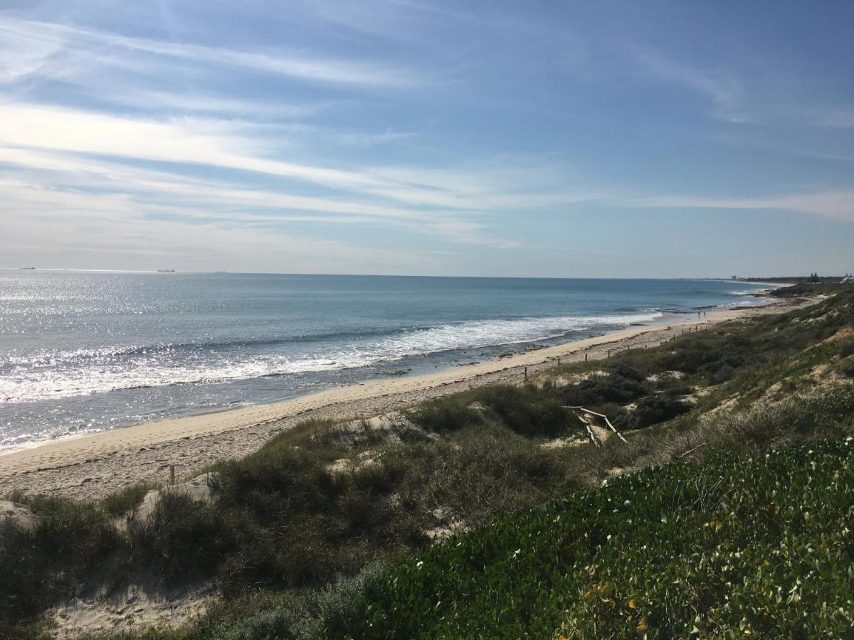 Ocean Beach Backpackers Perth Exterior foto